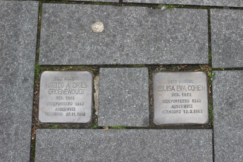 Foto: Stolpersteine Nieuwe Emmasingel 9