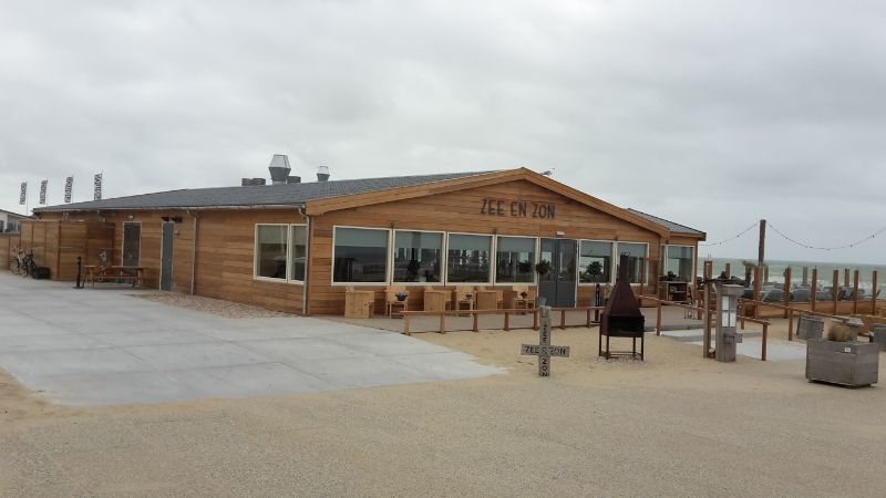 Foto: Strandpaviljoen Zee en Zon