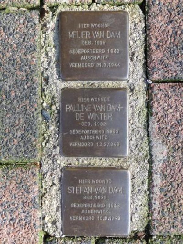 Foto: Stolpersteine Prins Hendrikstraat 32
