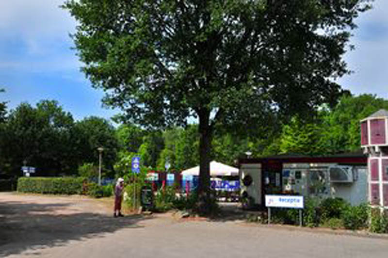 Foto: Camping de Watertoren en fietsterras Bei os op de camping
